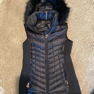 MICHAEL KORS down vest with removable faux fur hood Woman’s SMALL never worn